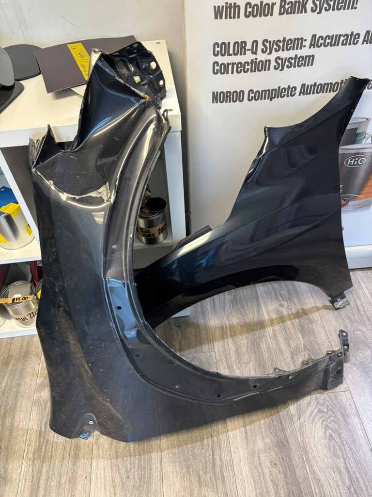 Pieza automotriz preparada para igualación y repintado